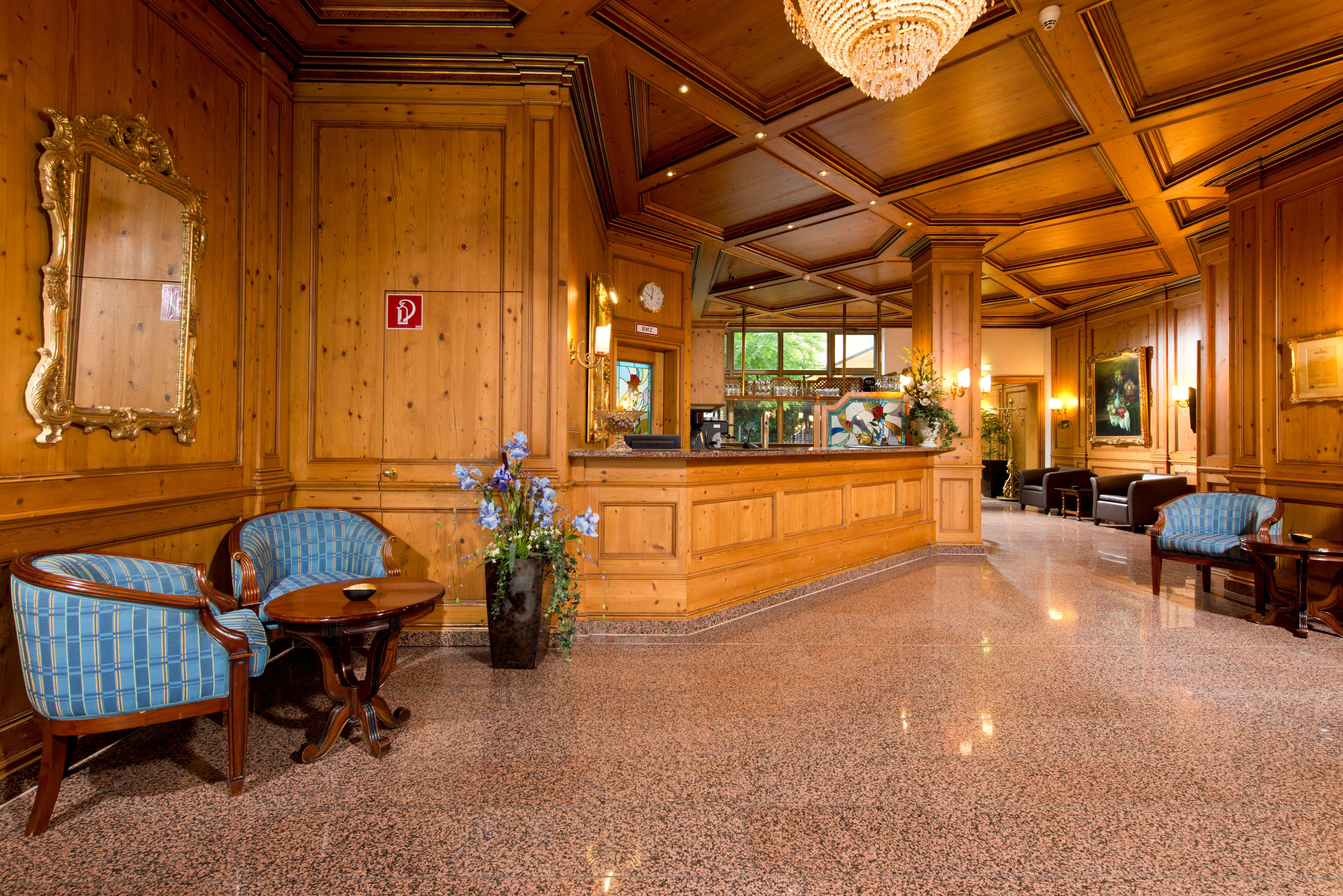 King's Center Superior Hotel